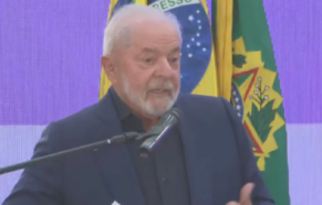 Lula promulga lei para garantir igualdade